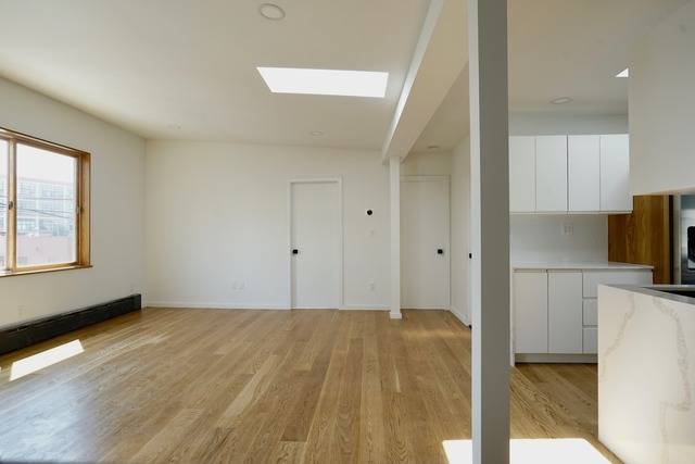NO FEE ! Situated right on the border of Red Hook and Carroll Gardens, this completely renovated, modern, bright and spacious two bedroom rental boasts wide plank white oak flooring, ...