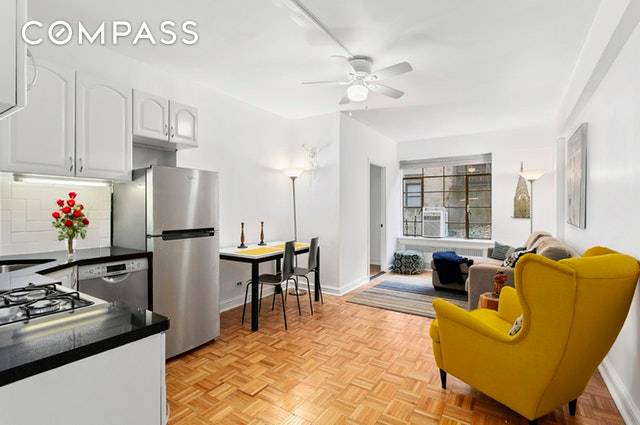 A rare junior one bedroom home in a full service building in prime Brooklyn Heights.