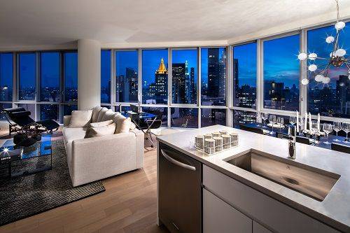 SPECTACULAR ONE BEDROOM IN LUXURY HIGHRISE IN THE HEART OF MANHATTAN!!