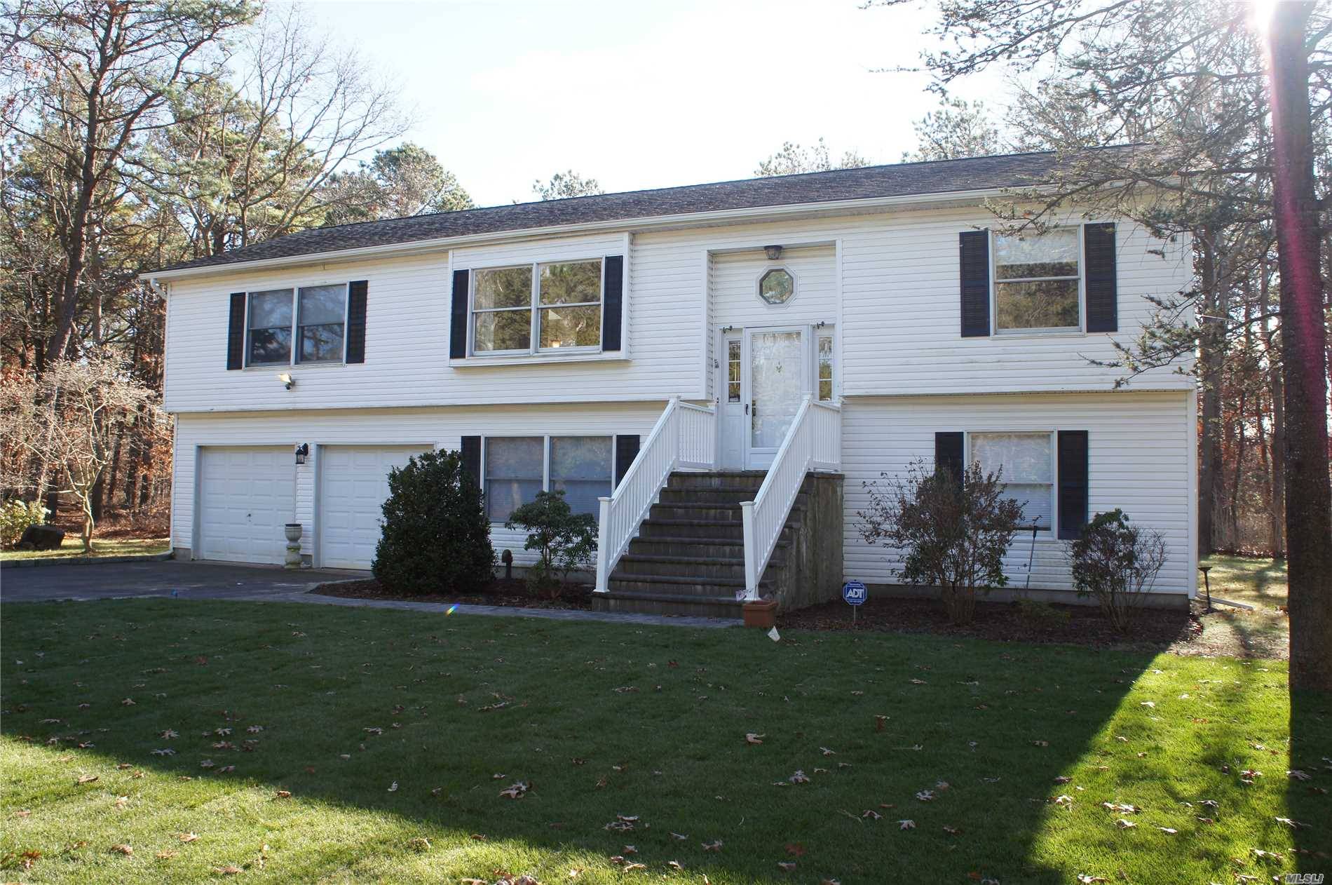 Great House In The Heart Of Manorville On Beautiful 1.