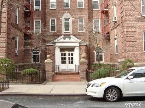 82nd 1 BR House Jackson Heights LIC / Queens