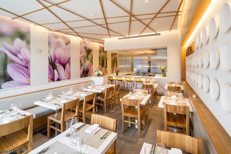 Elegant restaurant, totally renovated, over 600k invested in renovation