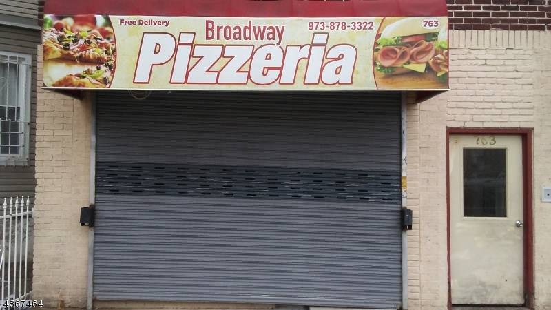 GREAT OPPORTUNITY ! ! ! RESTAURANT PIZZERIA FOR SALE RIGHT ON BROADWAY ST.