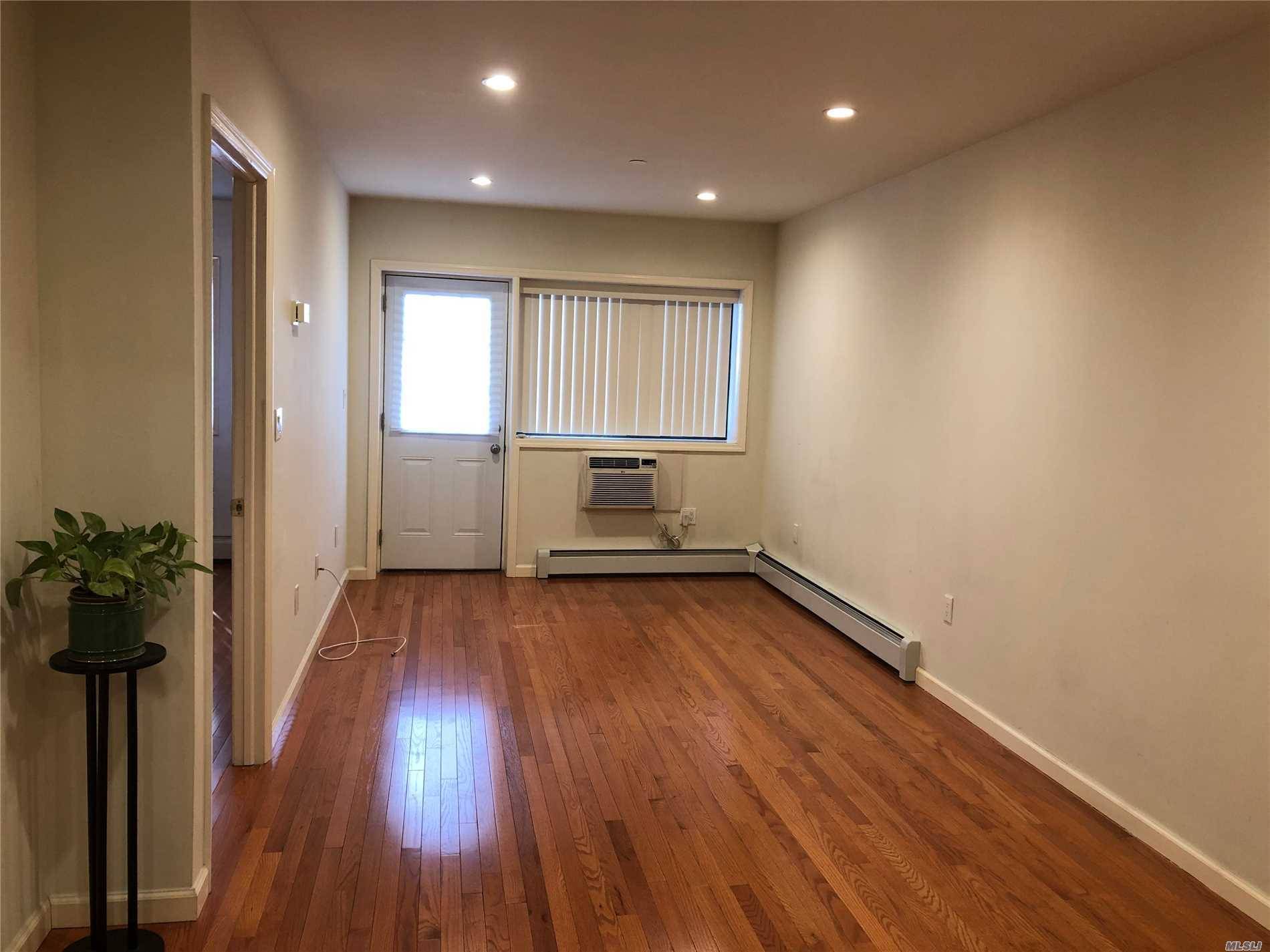 Beautiful 1 Bedroom Apartment Located In The Prime Location Of Downtown Flushing.