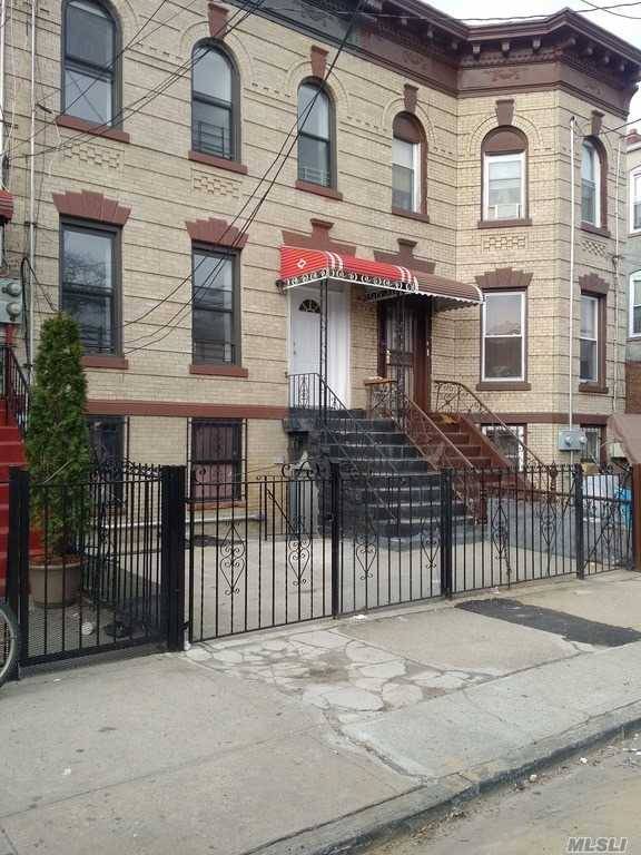 This Beautiful 3 Bds, 1 Bths  In The Heart Of East New York ( Brooklyn ) For Rent In Two Family Dwellings On 3Floor For $2600.