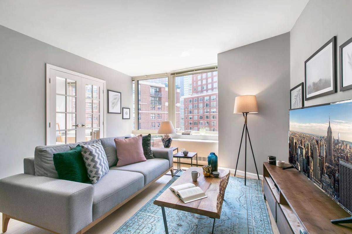 Beautiful 1-Bed Penthouse In One Of Downtown's Most Coveted Buildings. No Fee!