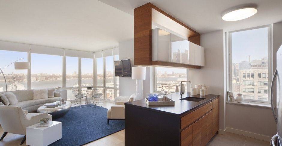 NO FEE! Beautiful 2 Bedroom apartment with floor to ceiling windows and breathtaking water and city views!