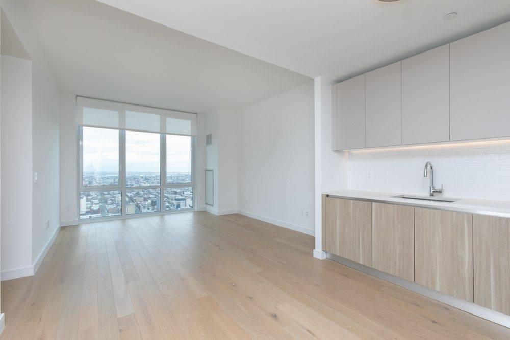 New No Fee Luxury High Rise One Bedroom Apartment With Modern Finishes And Washer Dryer In Unit By LIC 7 Trains