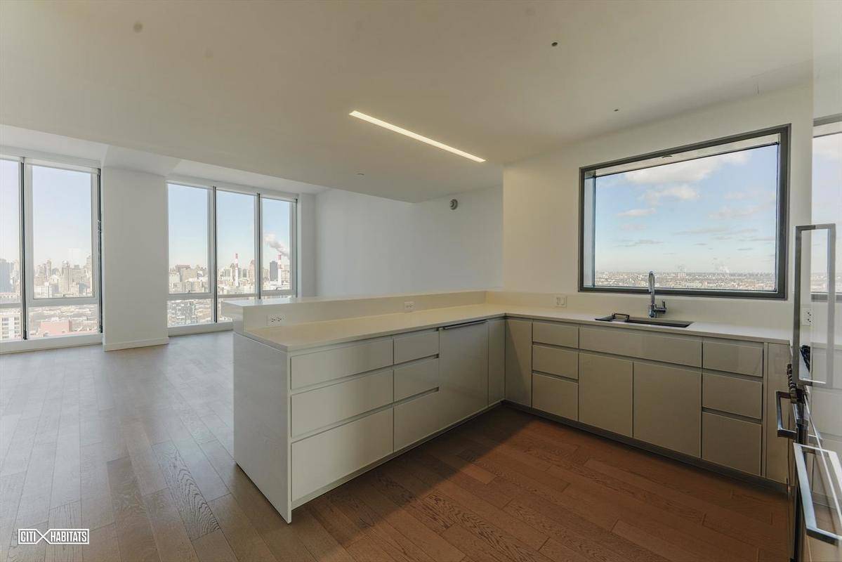 New Luxury Long Island City Glass Tower One Bedroom Apartment Featuring High Ceiling, Modern Appliances For NO FEE Close To 7 Train
