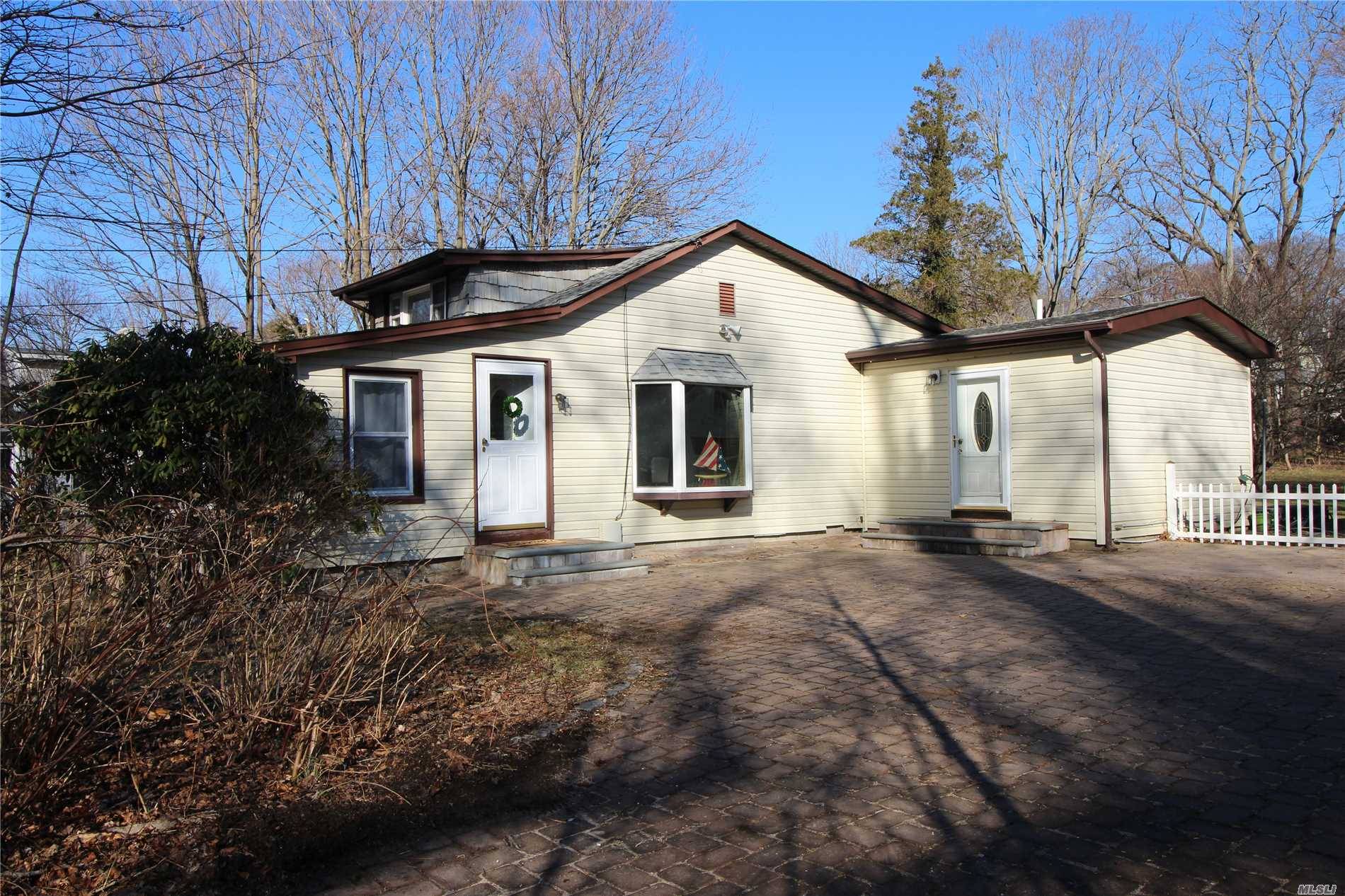 Charming, Sun Filled Ranch In Desirable Village Of Poquott !