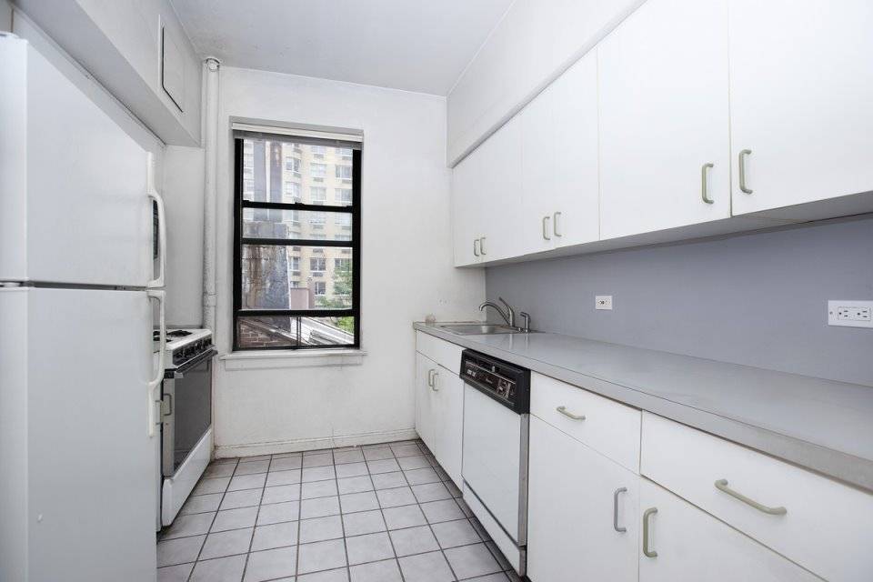 Spacious 2 Bedroom 1 Bath apartment is located in a lovely pre war elevator building situated in a tree lined, Upper East Side neighborhood.