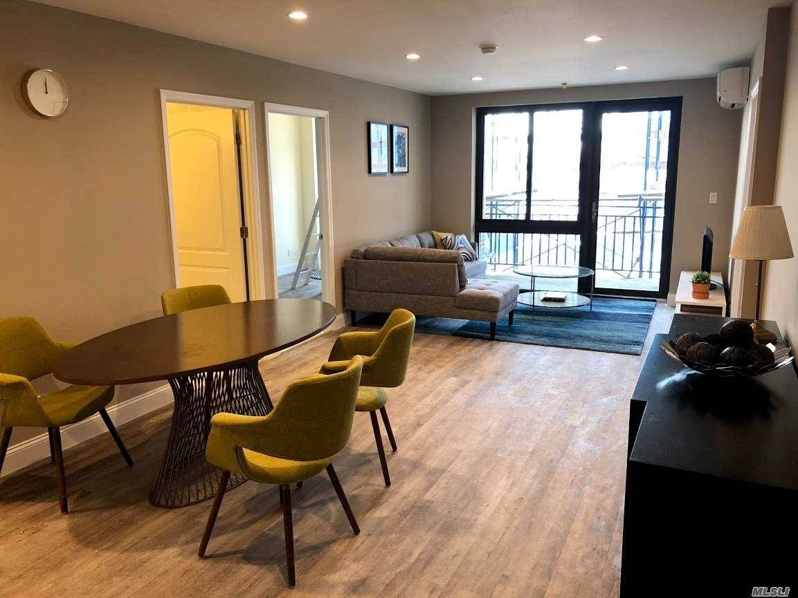Great Location ! Newly Constructed Condominium ; 2 Minutes Walking To Subway Train And Bus Station ; Close To Park, Supermarket, Bank, School, And Library ; Great Viewing From Balcony ...