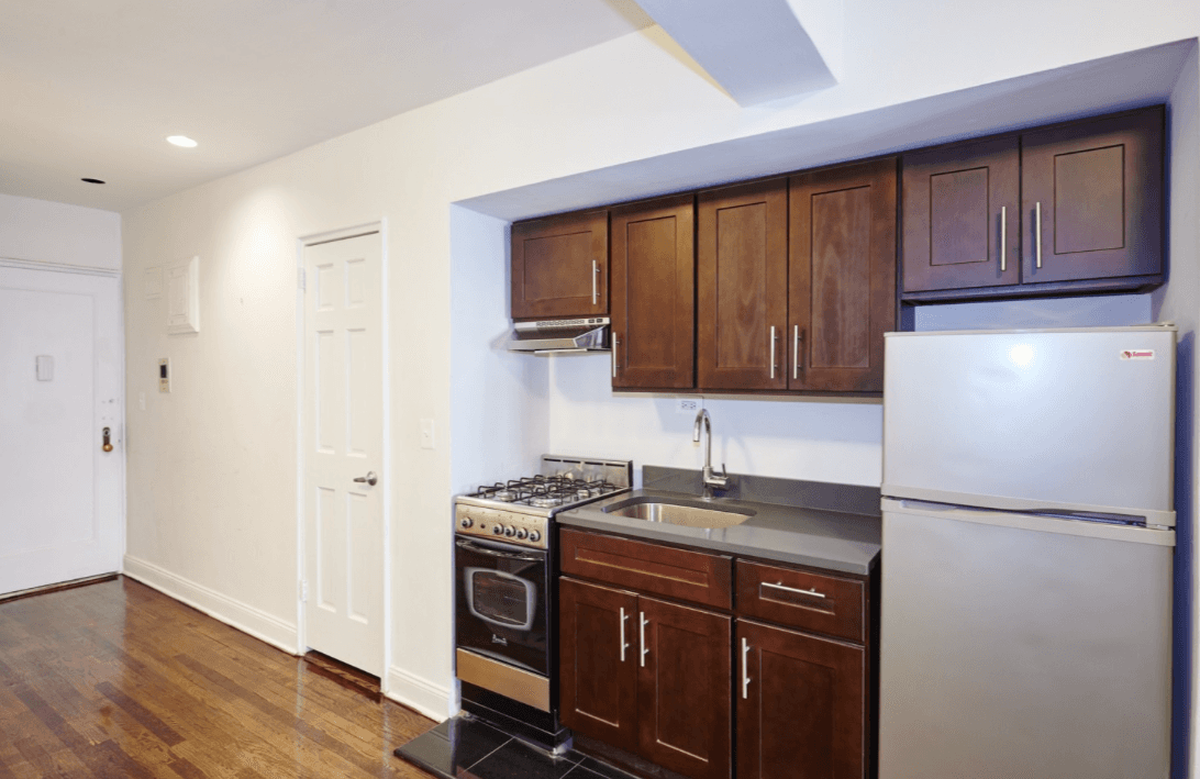 Spacious Renovated One Bedroom in the Heart of Midtown East