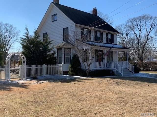 Amityville Vintage Colonial Circa 1888 Only 3 Owners In 131 Years.