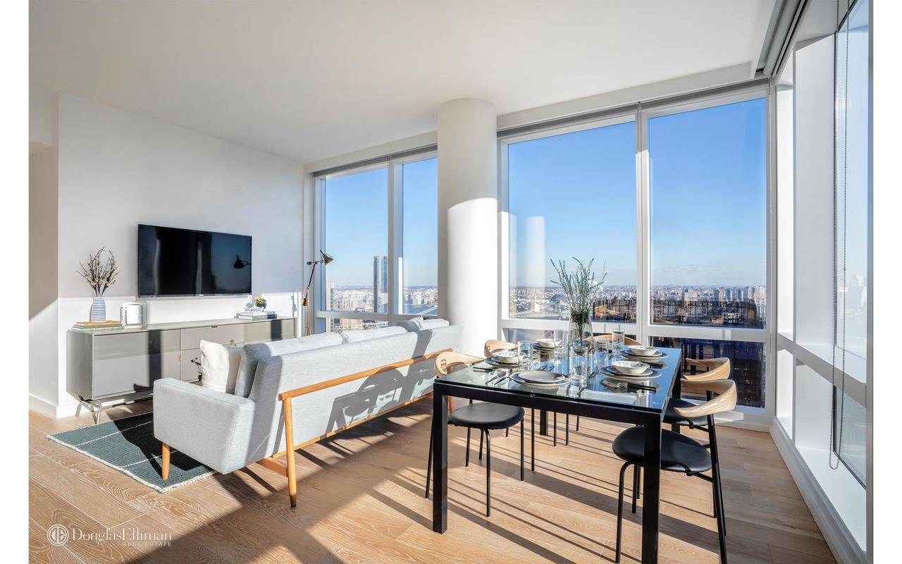 Luxury High Floor Two Bedroom in Iconic 19 Dutch (NO FEE)