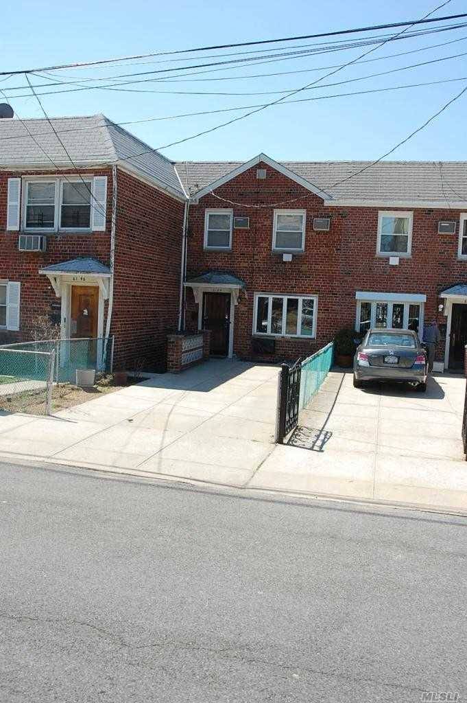 65th 3 BR House Middle Village LIC / Queens
