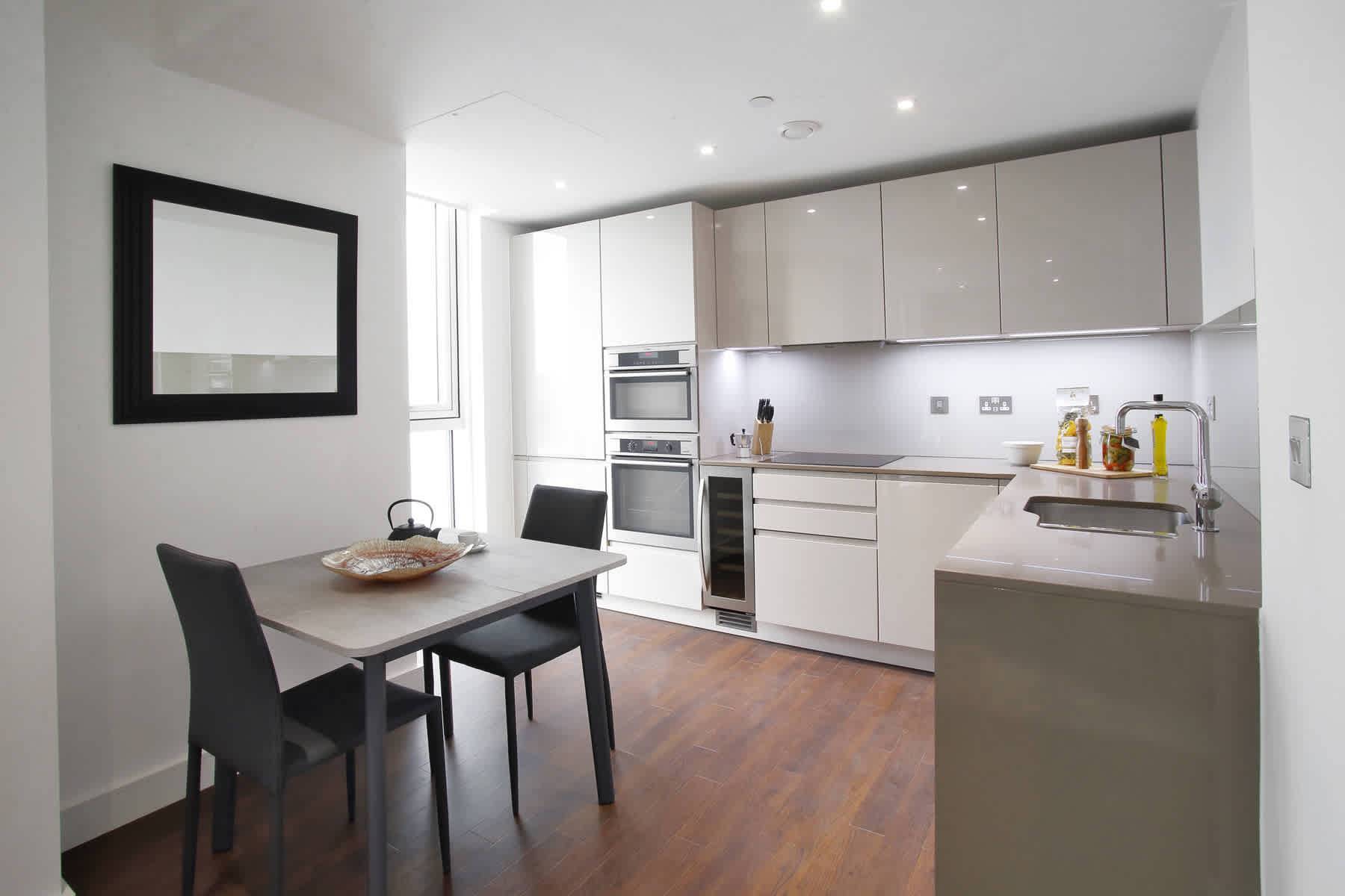 Luxury One Bed Apartment - Haydn Tower, SW8