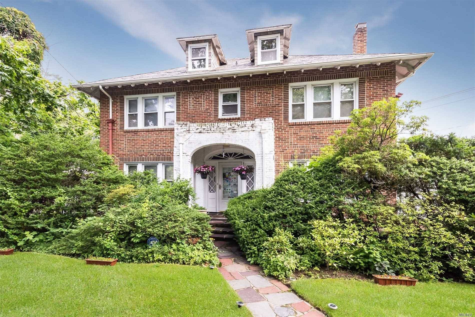 Stately Brick Ch Colonial On Exclusive Browers Point Branch In Old Woodmere.