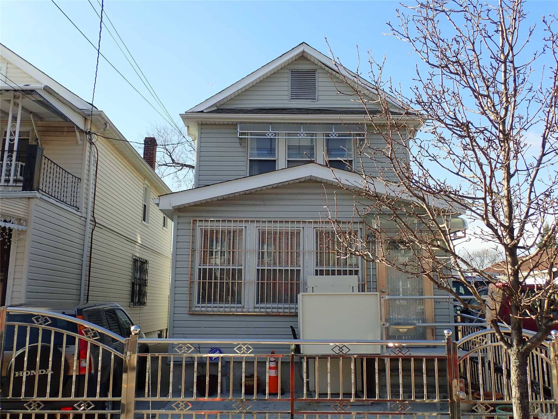 Beautiful Well Kept Colonial In Clason Point Bronx.