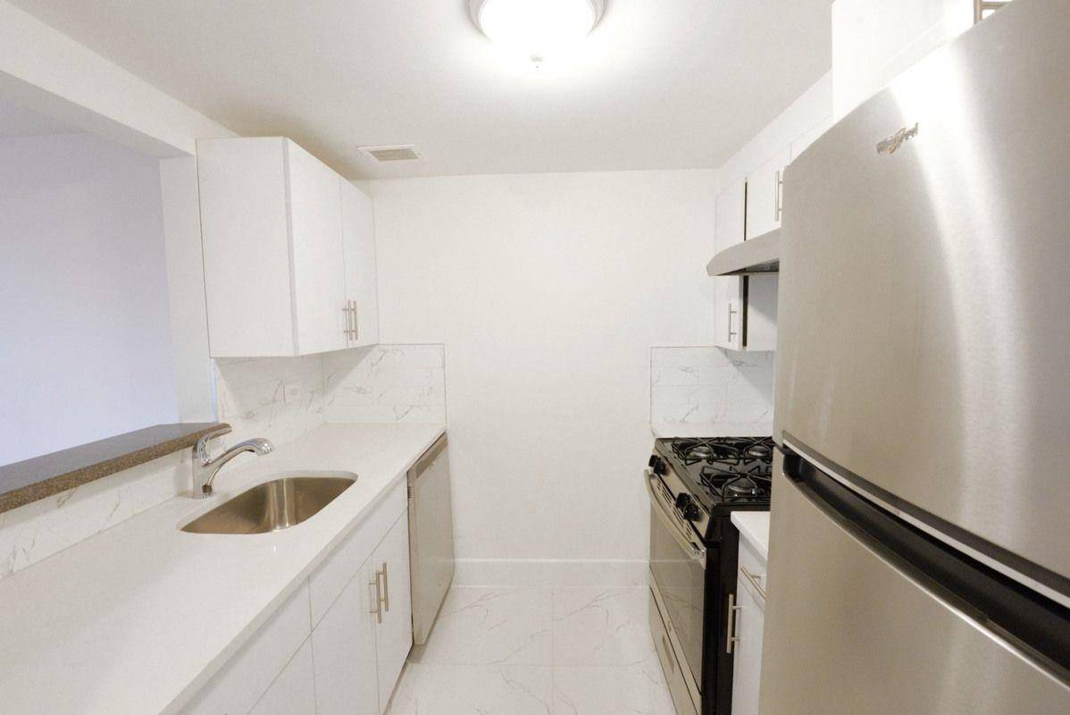 Spacious and Bright 1 Br in Contemporary Building in Central Harlem NO FEEModern 1 Bedroom Apartment w Great Layout in Prime Location The apartment features hardwood floors throughout.