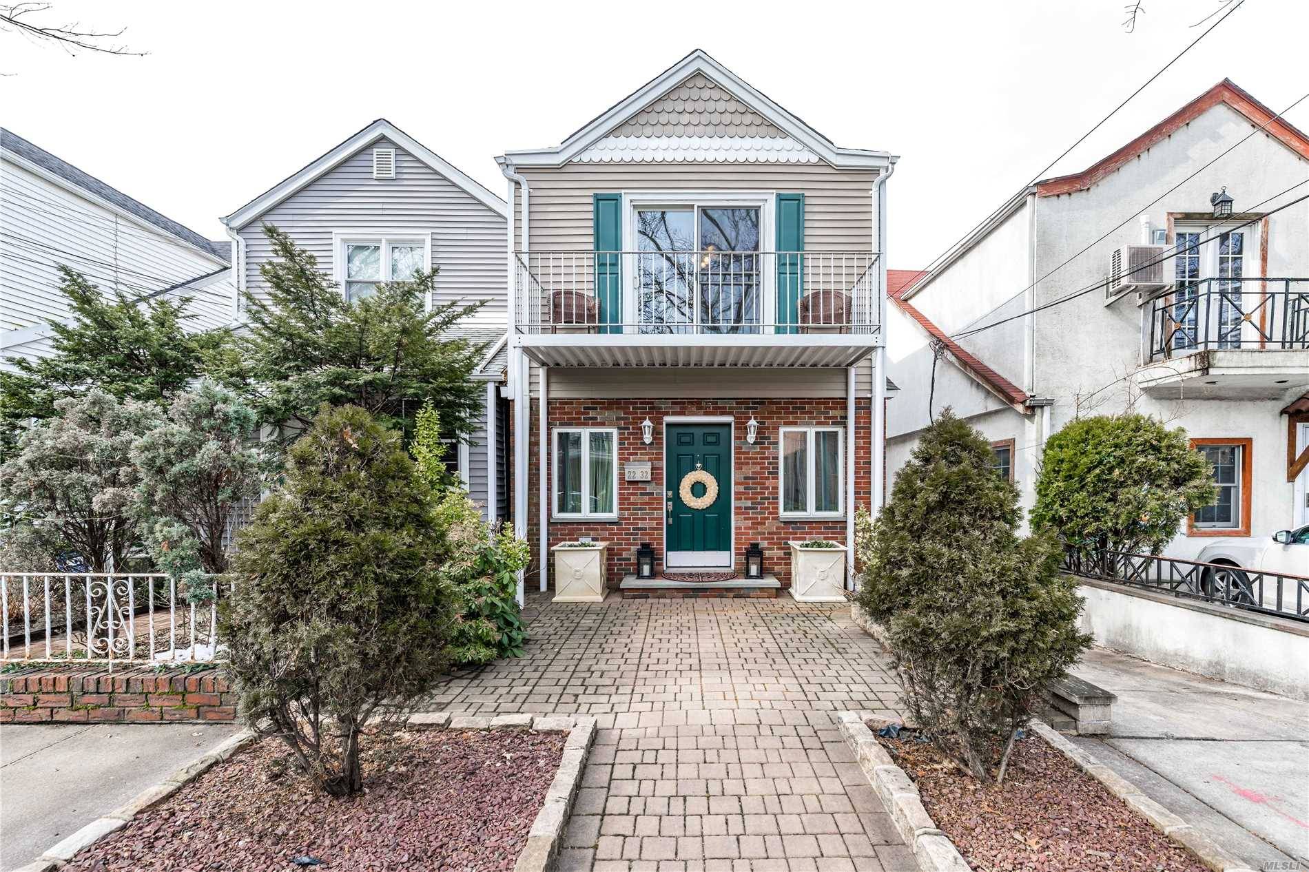 Move Right Into This Recently Renovated Detached Home Featuring Hardwood Floors Throughout, Large Master Br, New Stainless Steel Appliances, New Washer Dryer And Many Designer Touches Throughout !