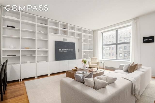 Sophisticated City Living on Park Avenue South This grand and beautifully renovated 3 bedroom, 3.