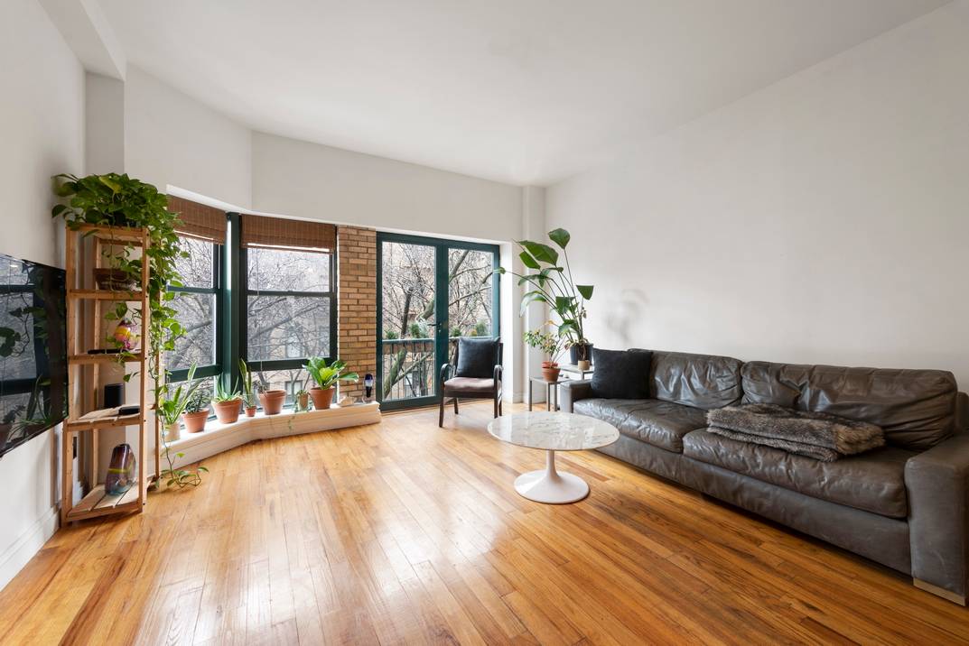 Beautiful One Bedroom in the Middle of it All - Williamsburg Mews!