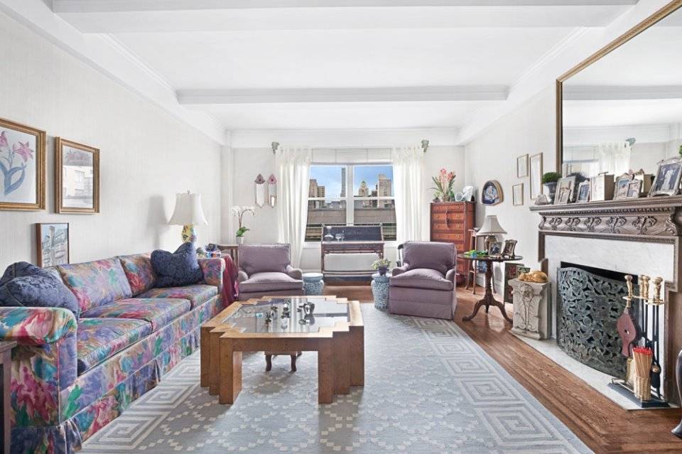 First Offer The top floor of 45 East 85th Street A very large elegant prewar 8 room with 3 bedrooms, 3 bathrooms plus a powder room all offering a great ...
