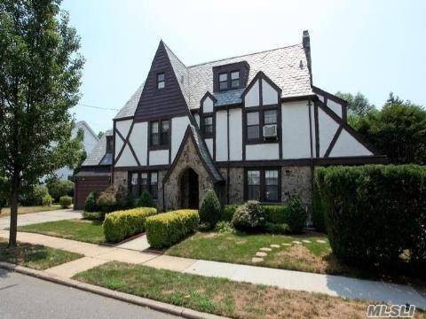 Beautiful 6 Br, 3. 5 Bath In The Heart Of Floral Park