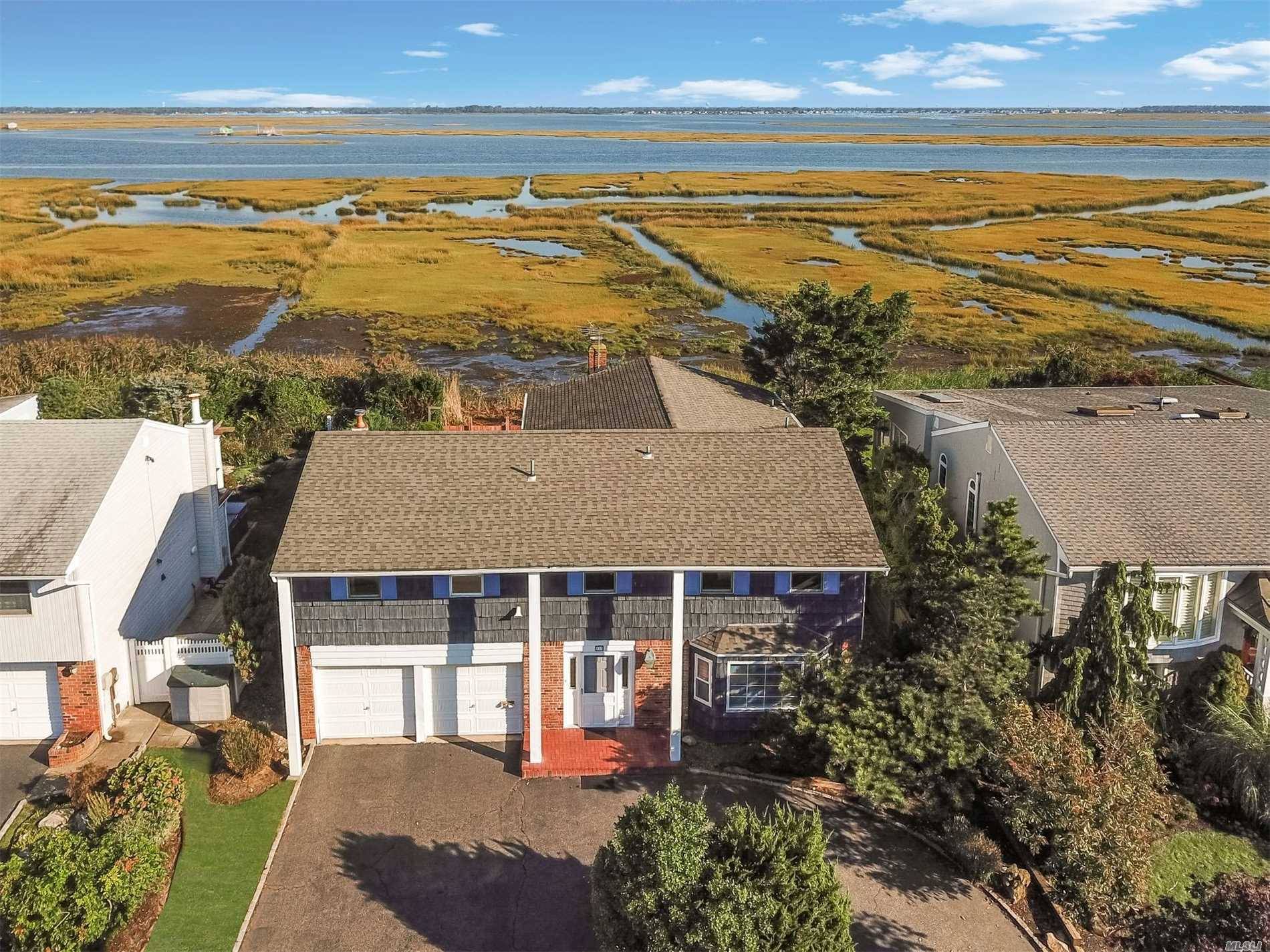 Amazing Location, Residence With Tranquil Views Of The Bay.