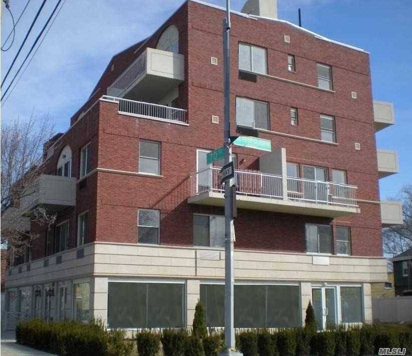 Great Location Only Minutes From The M Train And Q38, Q54 Q67 Buses, Nearby Parkways And Expressway.