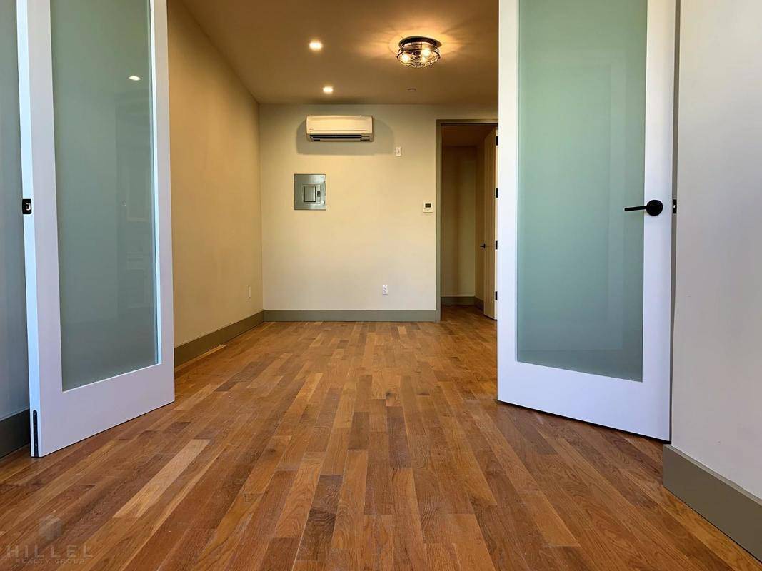 BRAND NEW SPACIOUS 3BD CROWN HEIGHTS