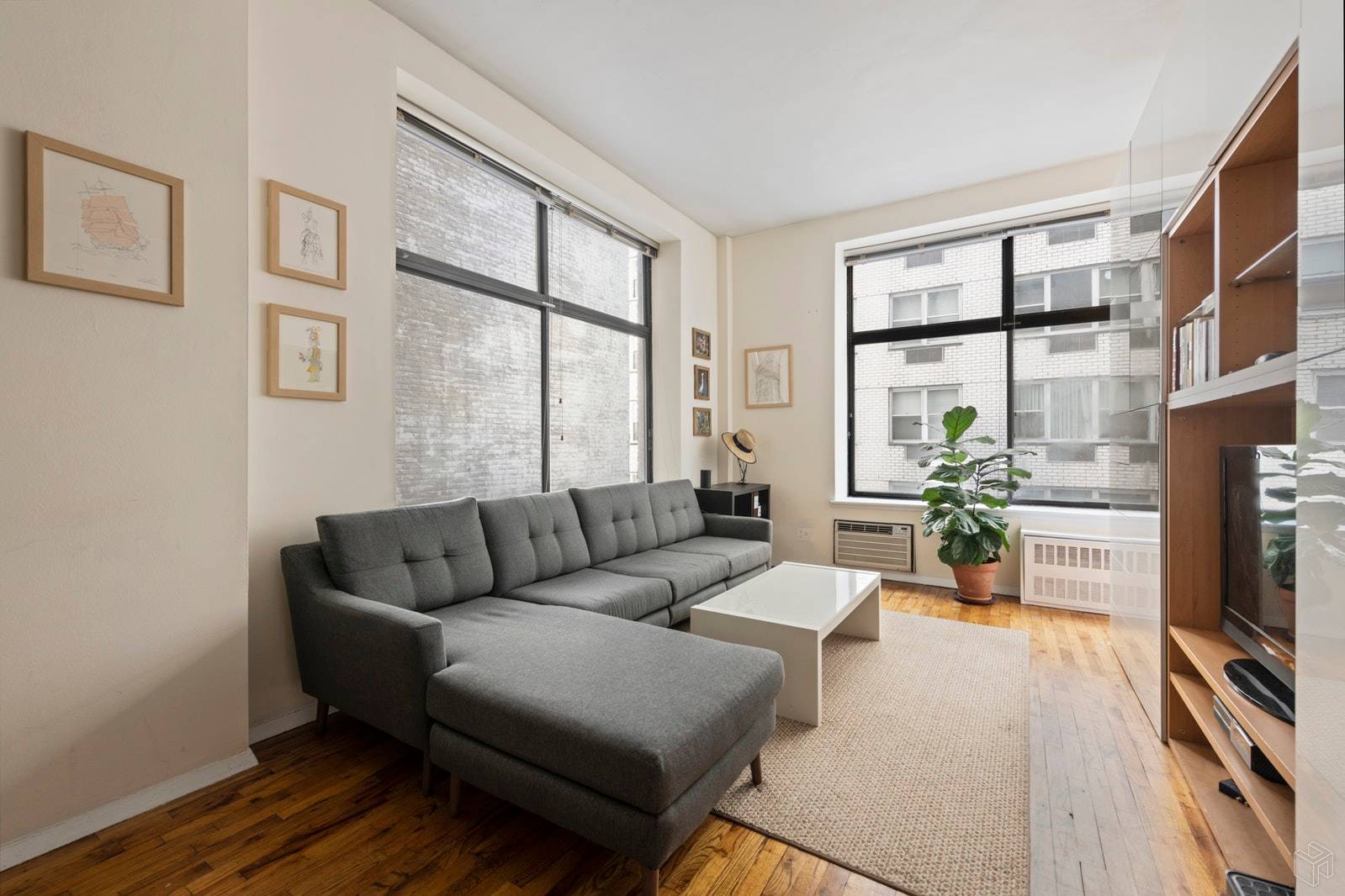 This stunning corner loft features two oversized windows with bright South and East exposures and soaring 10 foot ceilings !