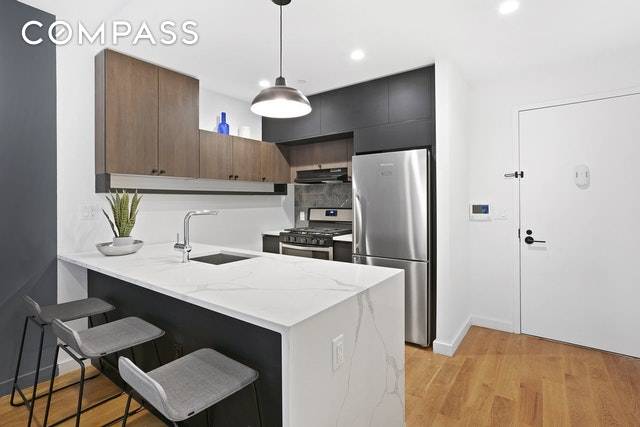 Welcome to Hi 25 a 49 unit luxury rental building situated a few blocks from Prospect Park, in the heart of Prospect Park South located at 25 East 19th Street.