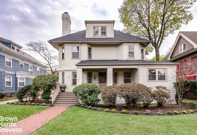 Stately, elegant and lovingly well maintained, this home will give new owners peace of mind in addition to a grandly scaled piece of property the lot is 80 x 120 ...