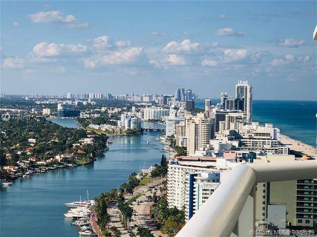 This high floor unit has spectacular unobstructed views of the bay and Miami's skyline
