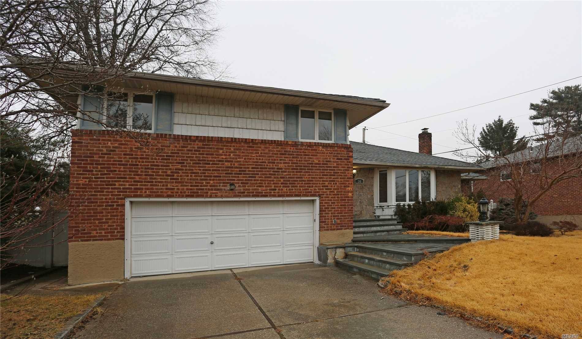 Brick, Split Home With 4 Bedrooms And 3 1 2 Baths In Birchwood Park Section.