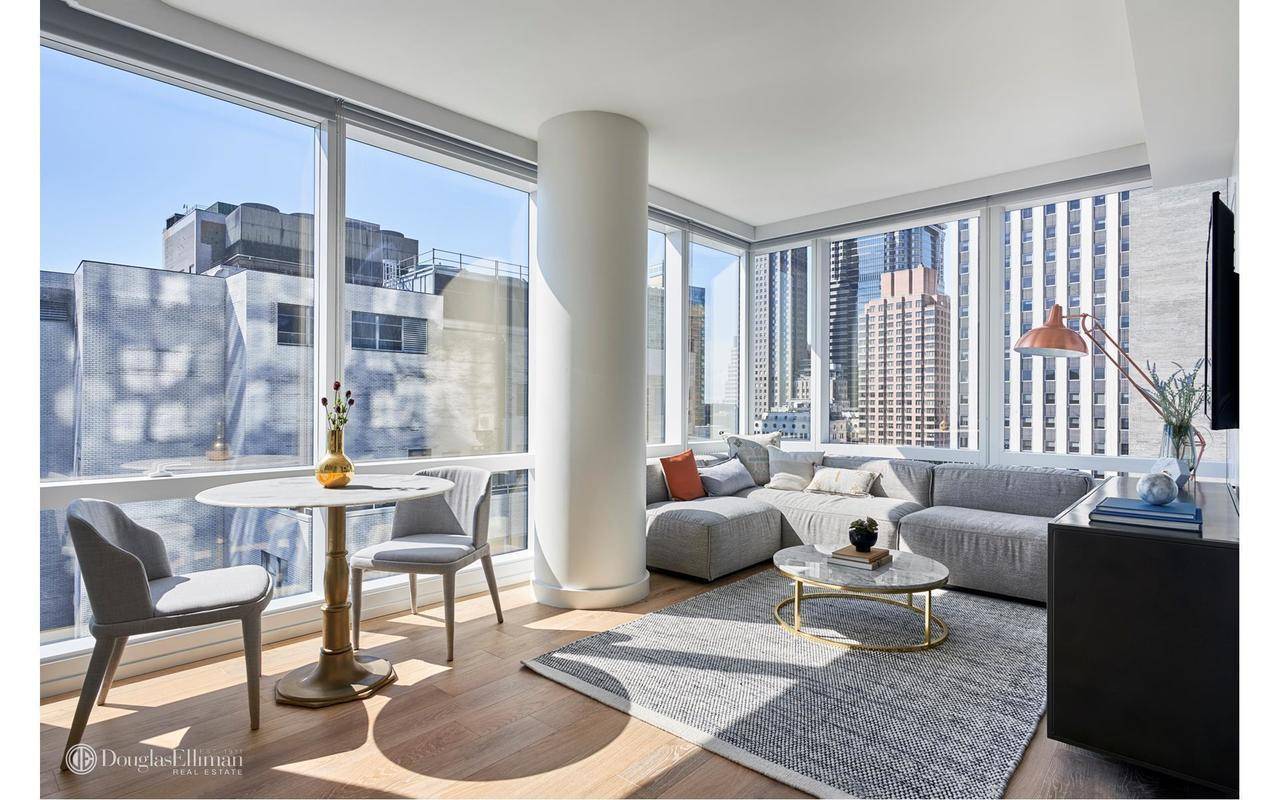 Dont Miss this Stunning 1 Bedroom in the Heart of Downtown!!