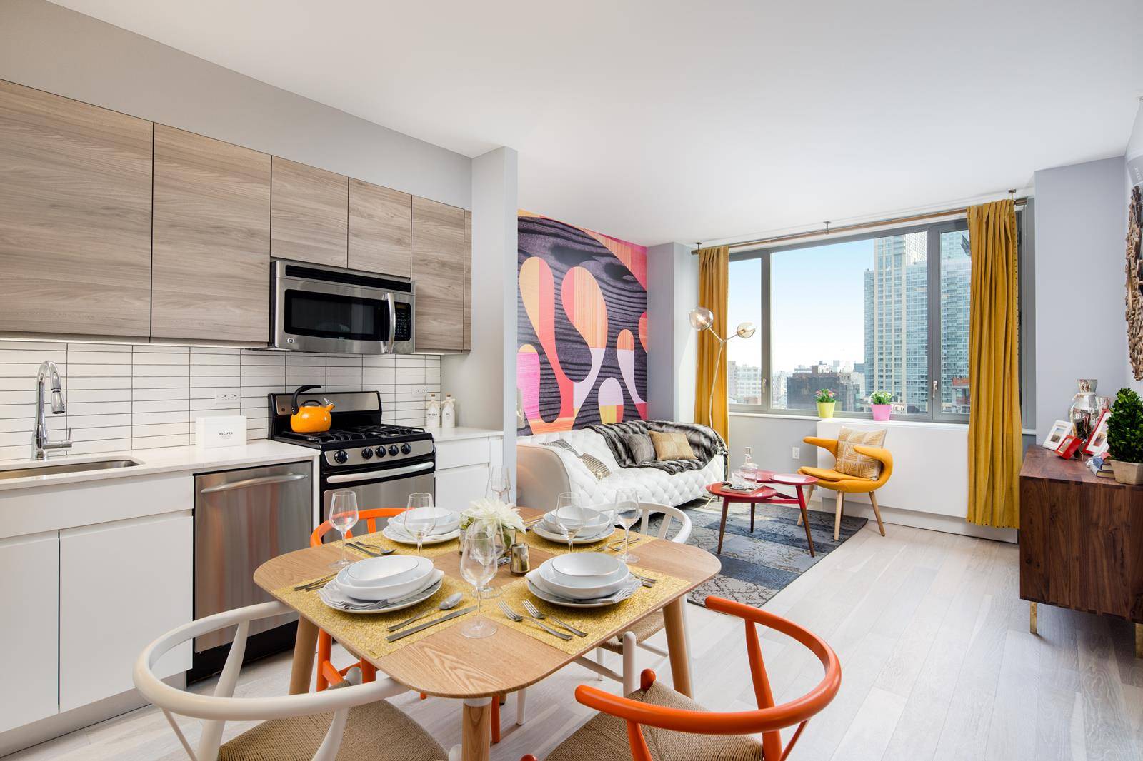 ONE MONTH FREE, NO Broker Fees, amp ; FREE Amenities Net Effective Price Displayed on a 13 Month LeaseSunny south east facing one bedroom in Long Island City.