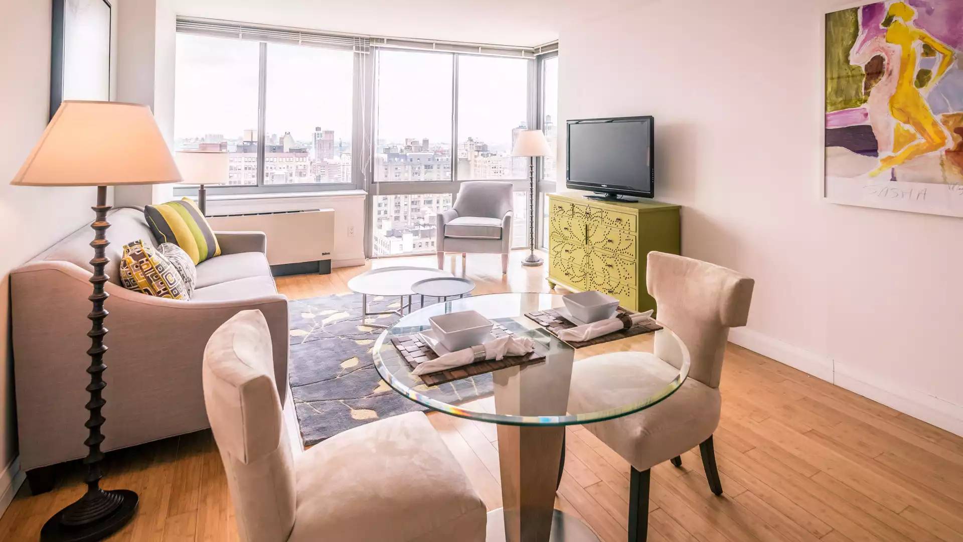Corner Unit with Views, 1 bed, Chelsea, $3850 x