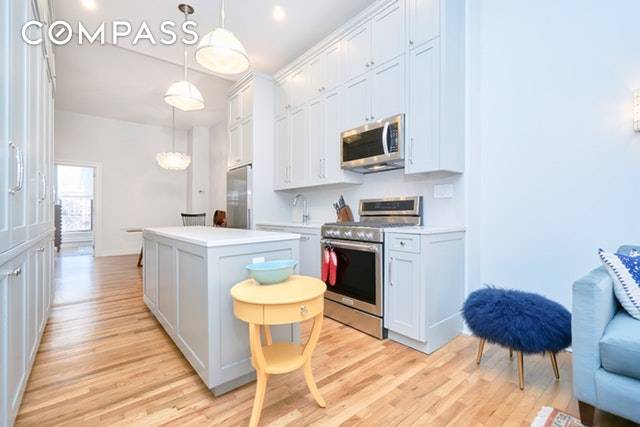 First Showing Saturday Mar 23rd 1PM 2 30PM Sorry No Dogs Lease Furnished or Unfurnished This sprawling floor thru 1BR in a gorgeous Clinton Hill brownstone is truly one of ...