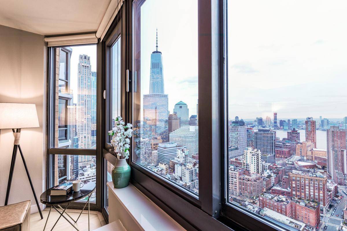 Studio Apartment in a Beautiful Luxurious High Rise in Tribeca with Amazing Views!!