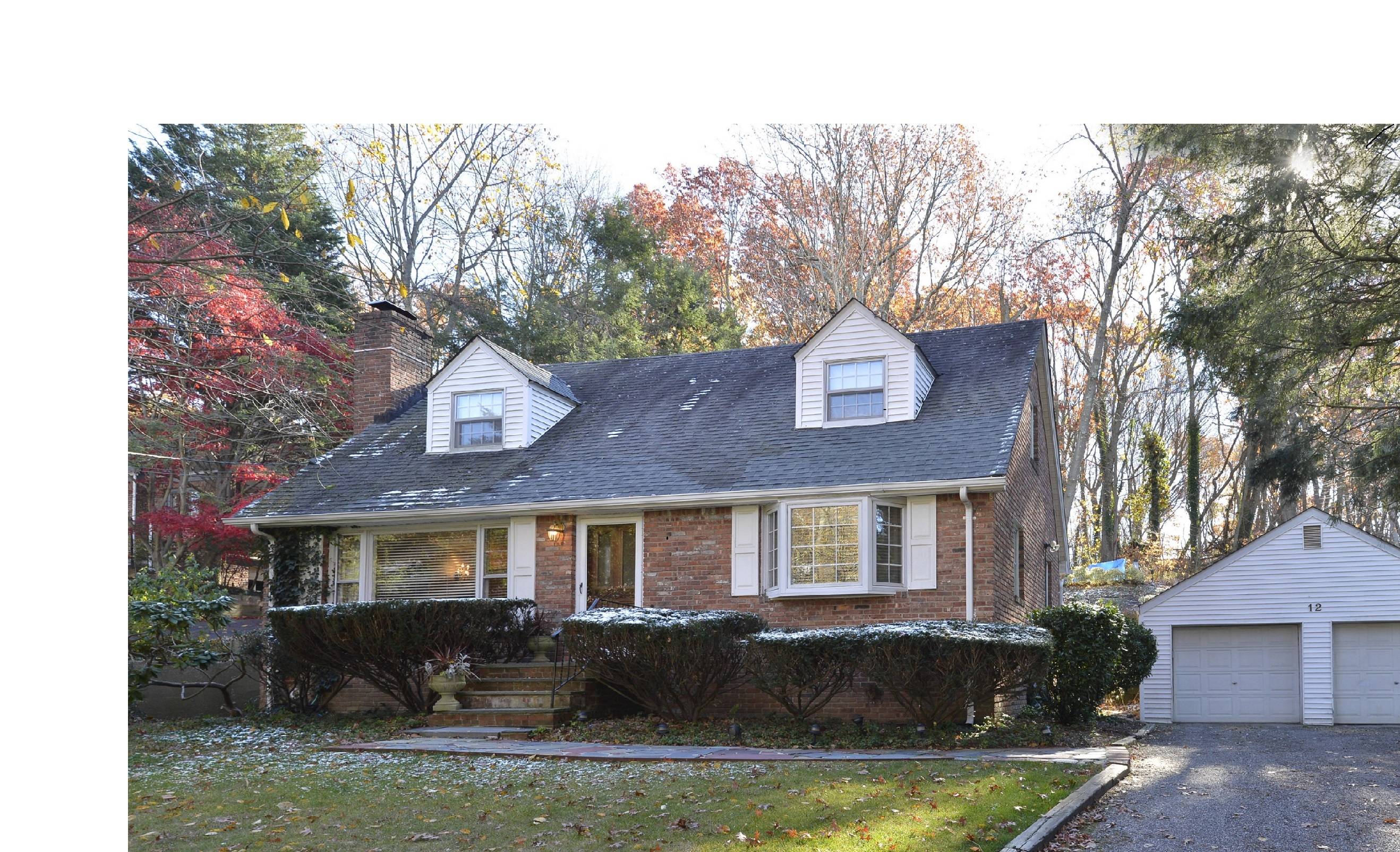 Charming, Bright, Solid Brick 3 Bedroom Cape in Woodbury