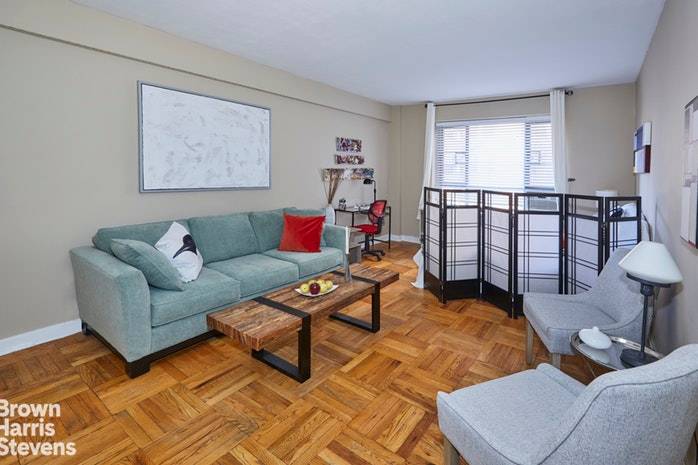 SHOWING BY APPOINTMENT Sandwiched between the bistros of 7th Avenue and the splendors of Prospect Park.