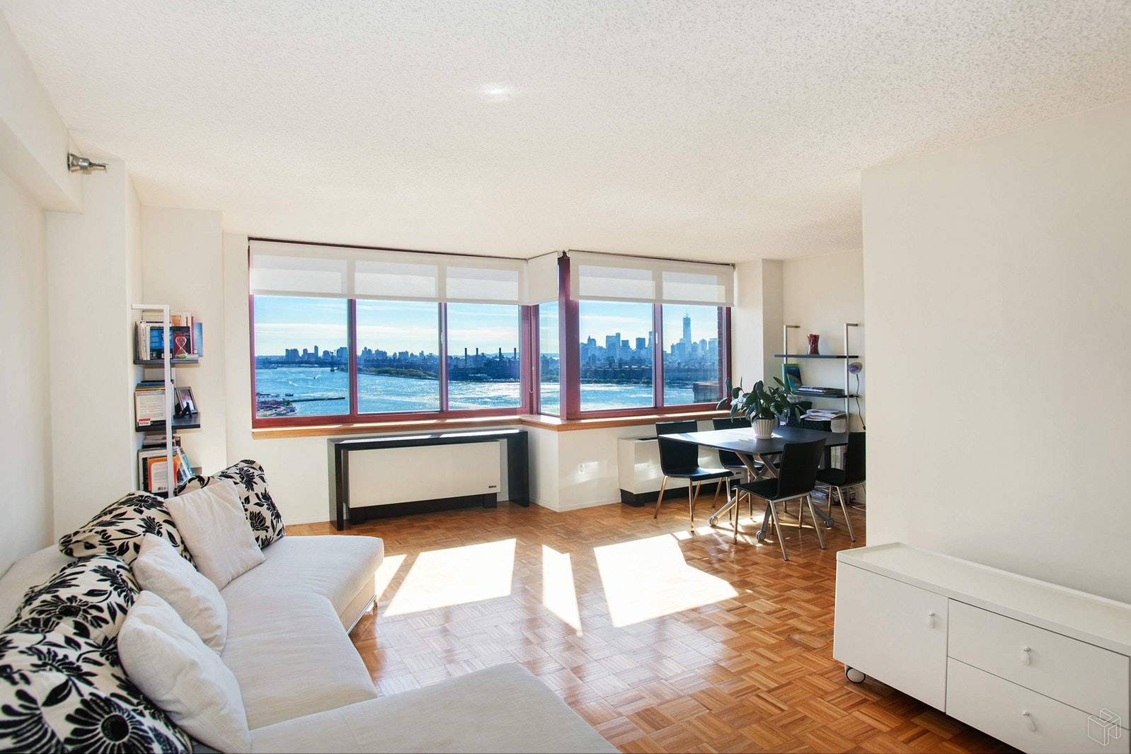 Enjoy gracious living in this exquisite spacious Convertible 2 Bedroom residence featuring a panorama of the Manhattan and Queens skylines.