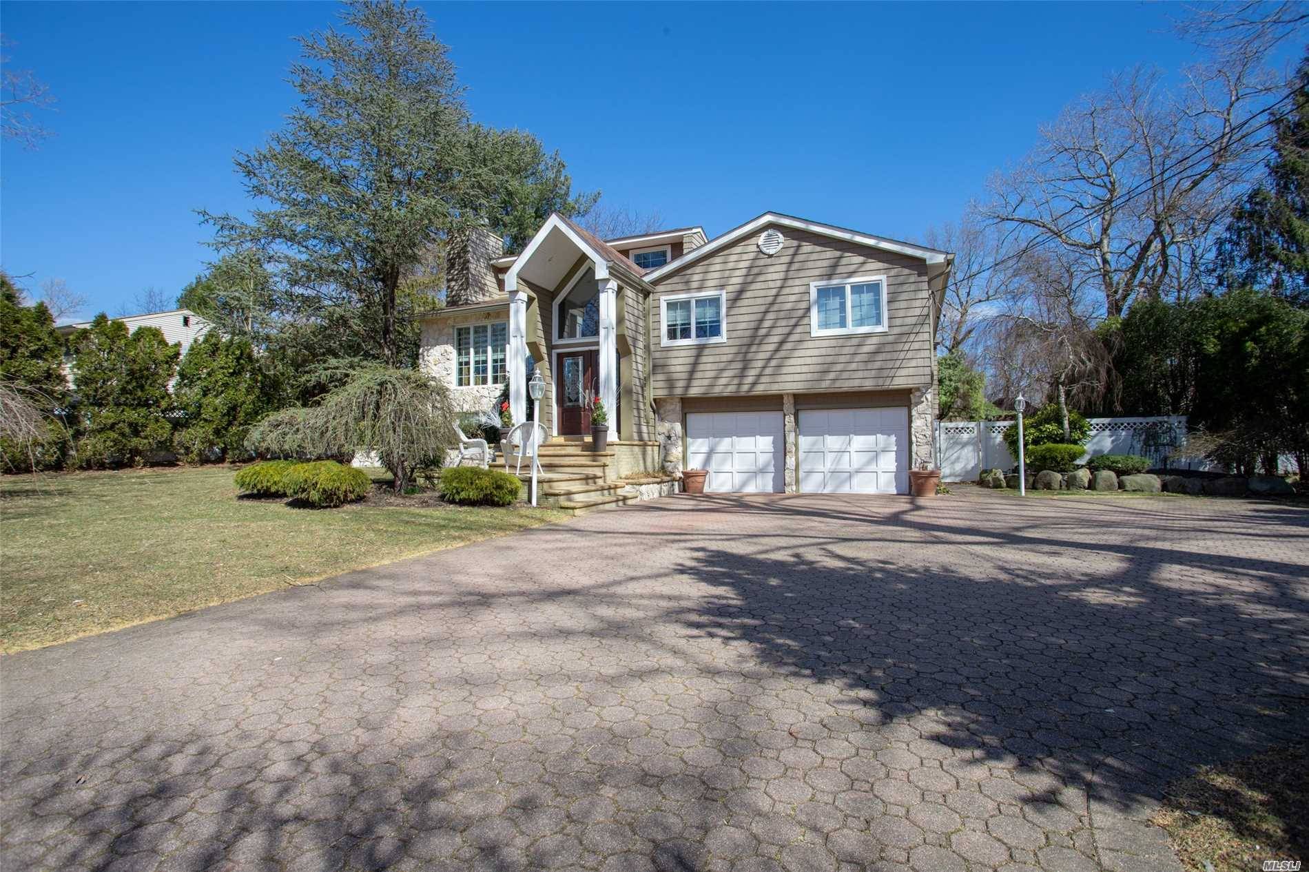 Pristine 4800 SQ FT Custom Home ; LOW TAXES With COMMACK BLUE RIBBON SCHOOLS This Home Has All The Bells and Whistles ; Gorgeous Gourmet Kitchen w Double Granite Island.