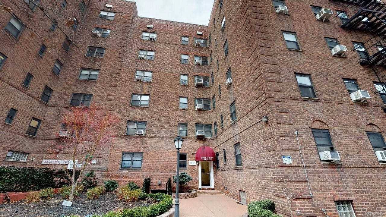 Prime Forest Hills Exceptional Gem Pet Friendly Spacious 2BR Steps to Subway.