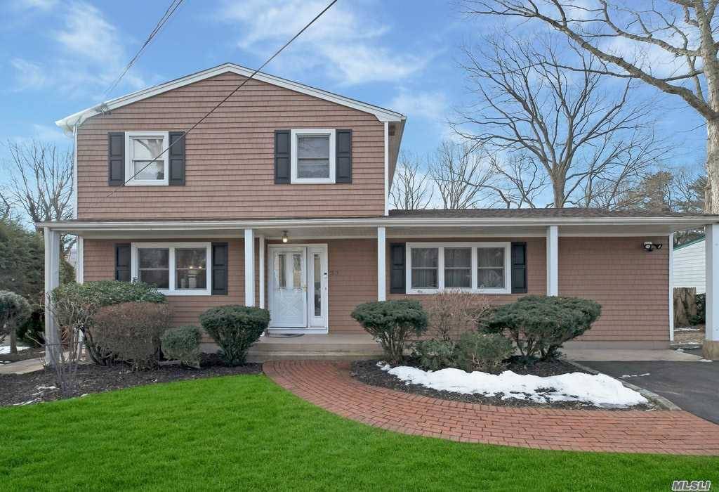 Beautiful and Spacious Colonial located in the Smithtown School District.