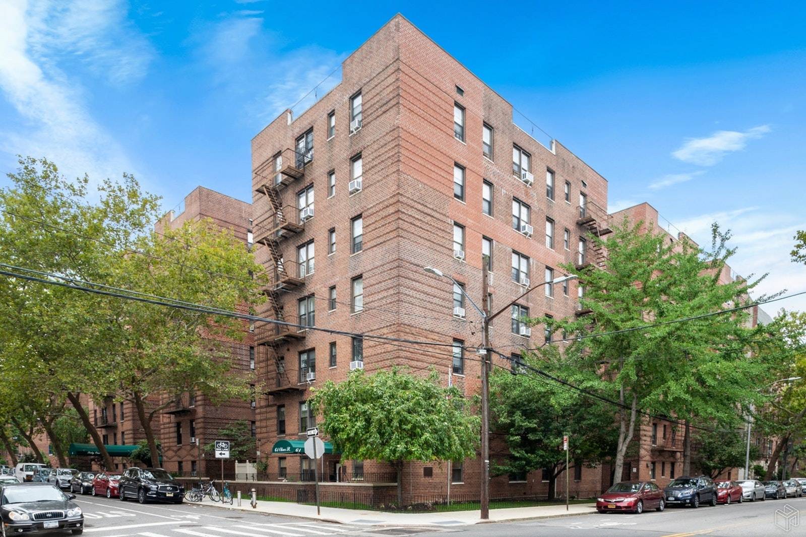 This oversize Bay Ridge CO OP offers the opportunity to put your personal touch on this special one bedroom.