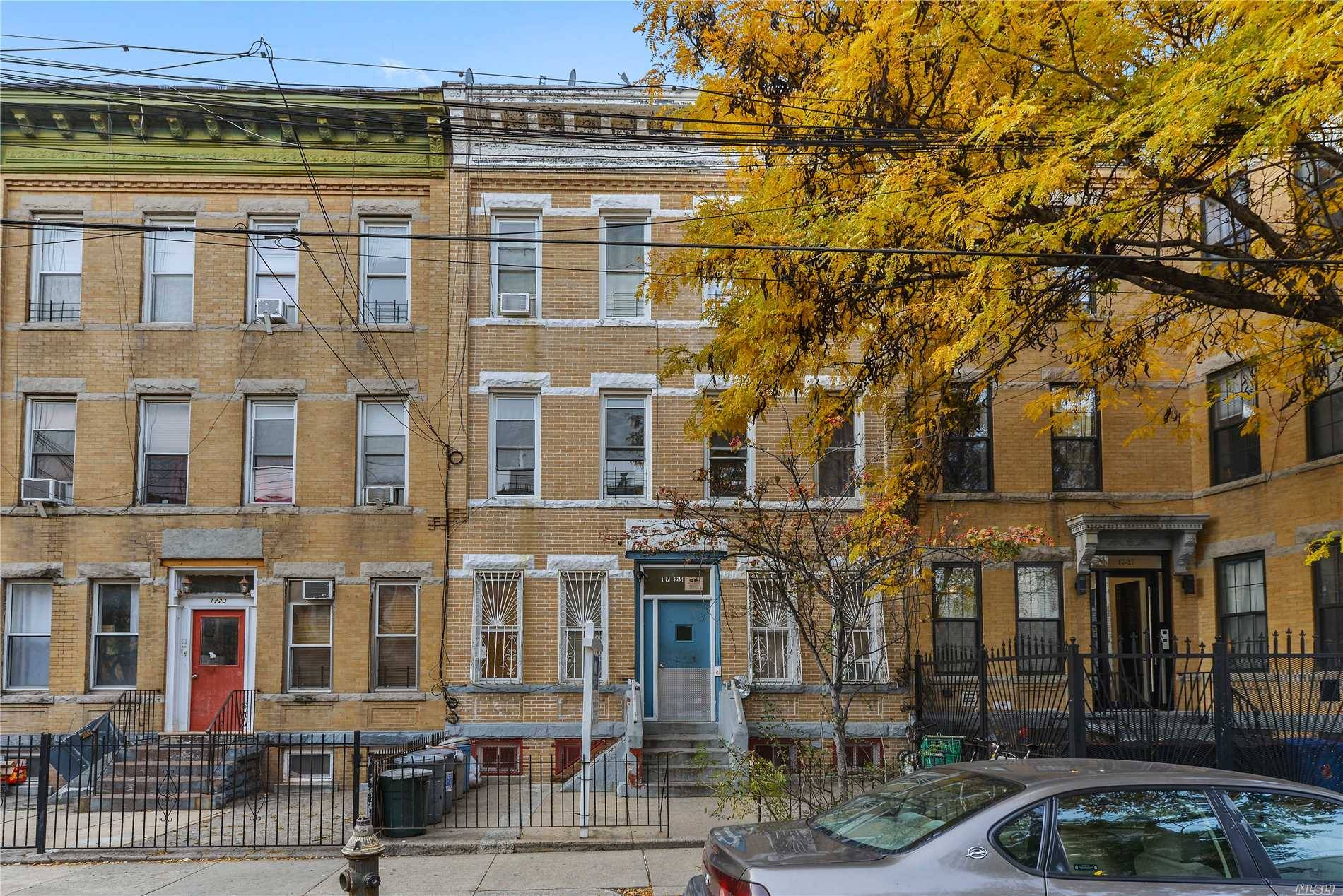 Ridgewood, Mint Condition 6 Family Building In A Prime Location, Near M L Train, Shopping Area And Hospitals, Income 86, 023 Expenses 21, 436